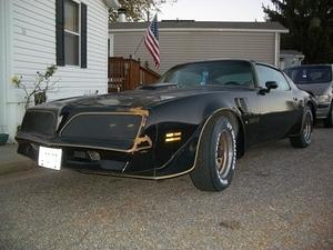 This is how it looked when I picked it up at the trailer park in Baltimore in Nov. 2004.  The first thing I did was get rid of those headlight covers.
