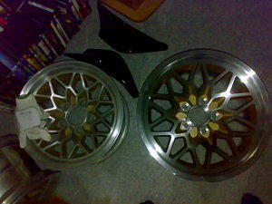 15s on the left and 17s on the right . god i love those rims.
