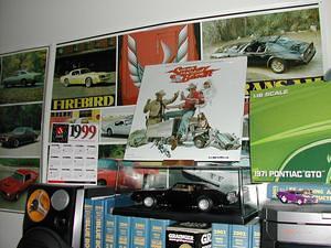 BanditLPAlbum - I wanted to share with you a picture of one of my Christmas Presents this
year:

"Music From The Original Motion picture Soundtrack Smokey and the Bandit"
vinyl LP that has never been opened.  I have more details, song lists, rear
...