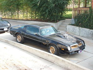 This is a one owner '76 LE.  At least it was a one owner, now I own it!